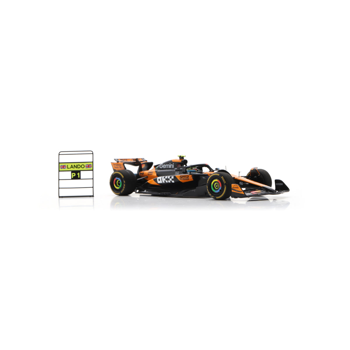 Spark S9675 1:43 - MCLAREN MCL39 N°4 McLaren Formula 1 Team Winner Brazilian GP 2025 Lando Norris with position board