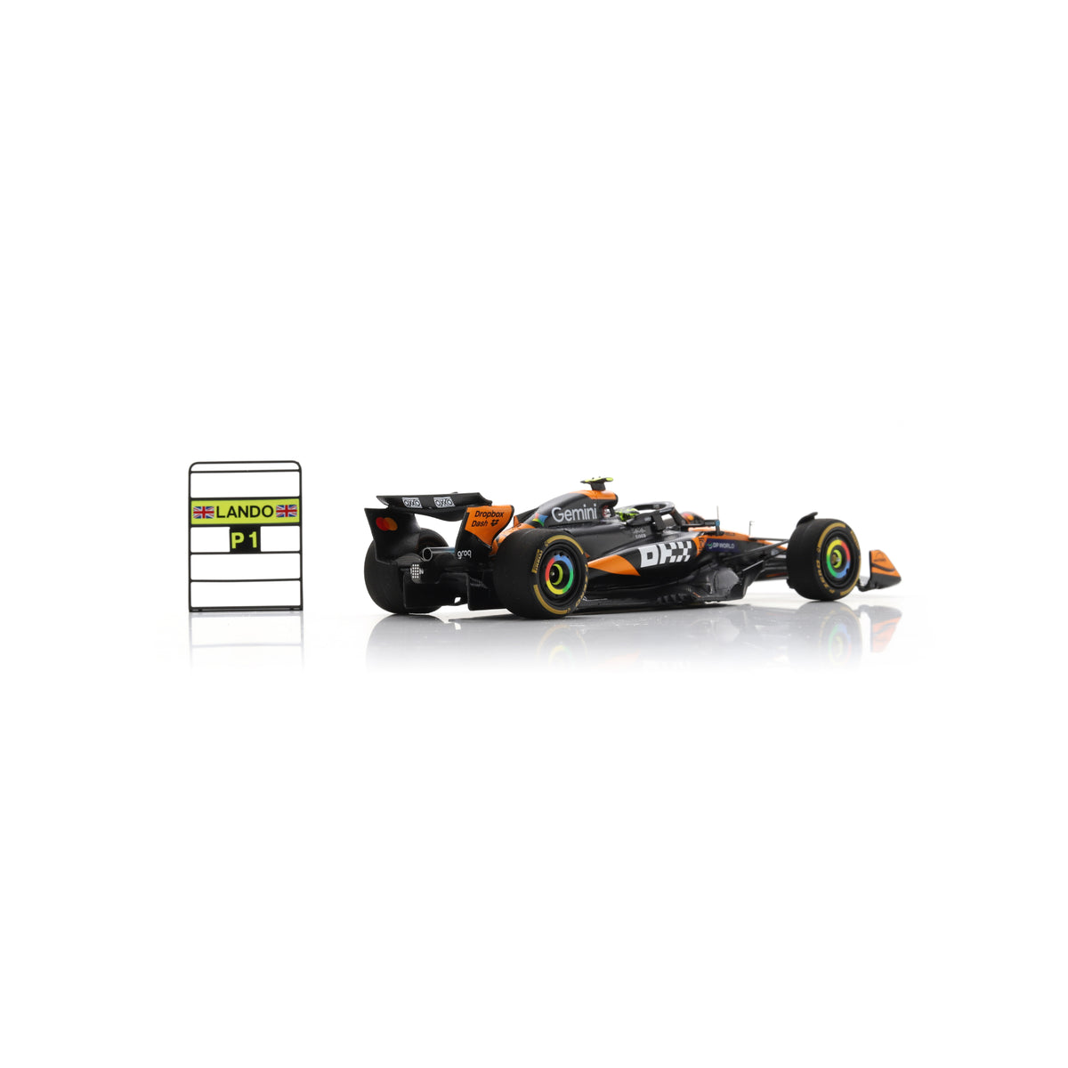 Spark S9675 1:43 - MCLAREN MCL39 N°4 McLaren Formula 1 Team Winner Brazilian GP 2025 Lando Norris with position board