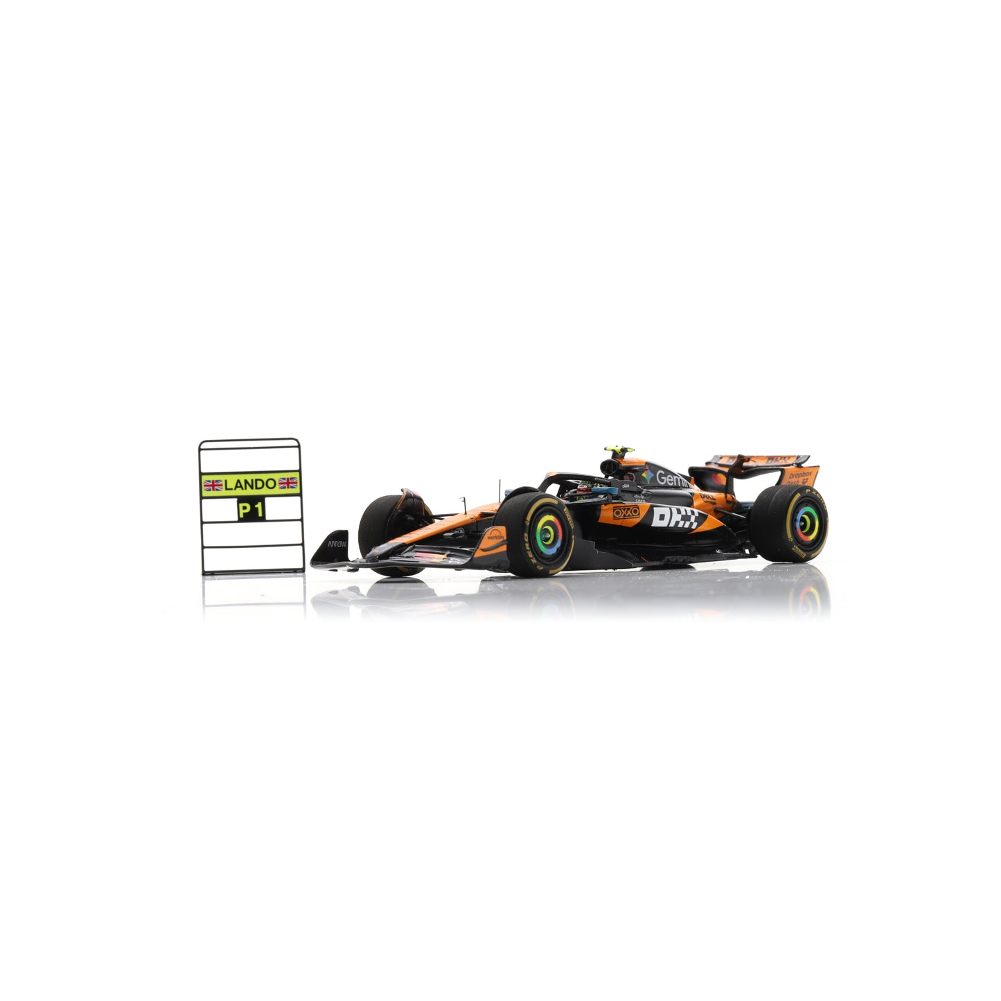 Spark S9675 1:43 - MCLAREN MCL39 N°4 McLaren Formula 1 Team Winner Brazilian GP 2025 Lando Norris with position board