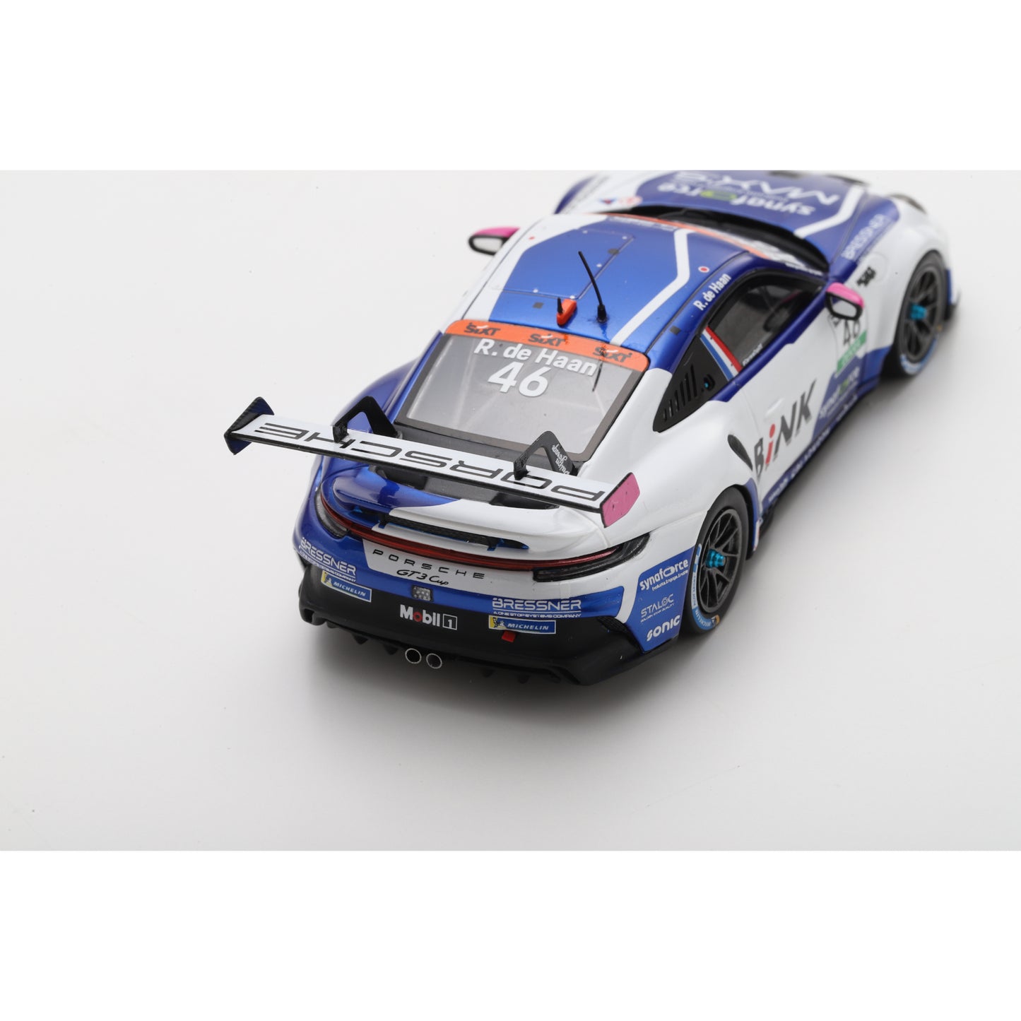 Spark SG464 1:43 - Porsche 911 GT3 Cup No.46 Porsche Carrera Cup Deutschland Champion 2025 Robert de Haan