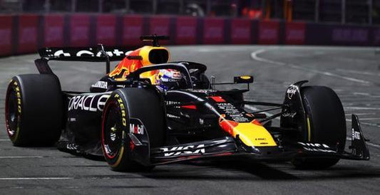 PRECOMMANDE - Spark 18S1116 1:18 - RED BULL Racing RB21 N°1 Oracle Red Bull Racing Winner Las Vegas 2025 Max Verstappen with Pit Board