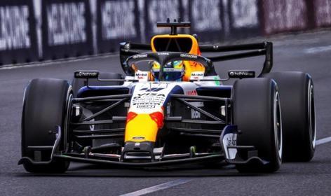 PRECOMMANDE - Spark S9383 1:43 - Visa Cash App Racing Bulls Formula One Team VCARB 03 No.41 8th Australian GP 2026 Arvid Lindblad With pit board