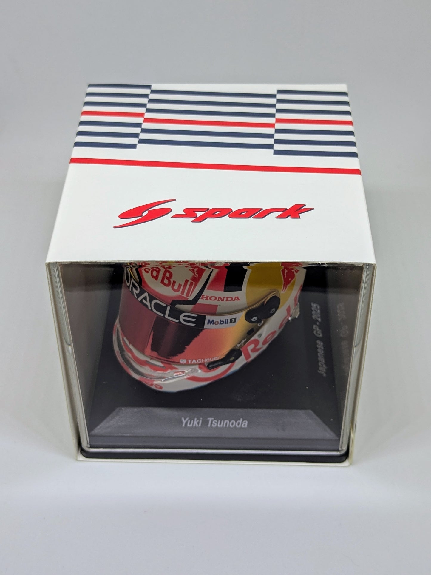 PRE-ORDER - Spark 5HF204 Yuki Tsunoda Helmet - Oracle Red Bull Racing - Japanese GP 2025